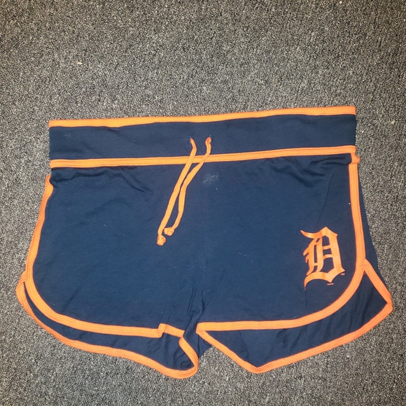 Women's Detroit Tiger's Athletic Tank Top and Shorts - Picture 3 of 10